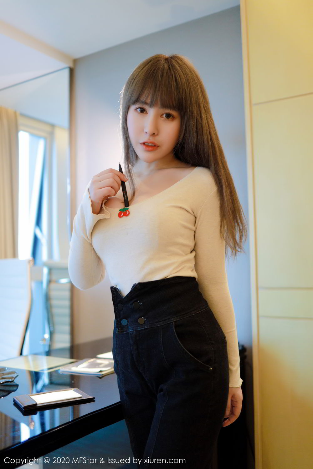 [MFStar] 2020.03.10 VOL.284 艾莉✨Evelyn-丝袜室