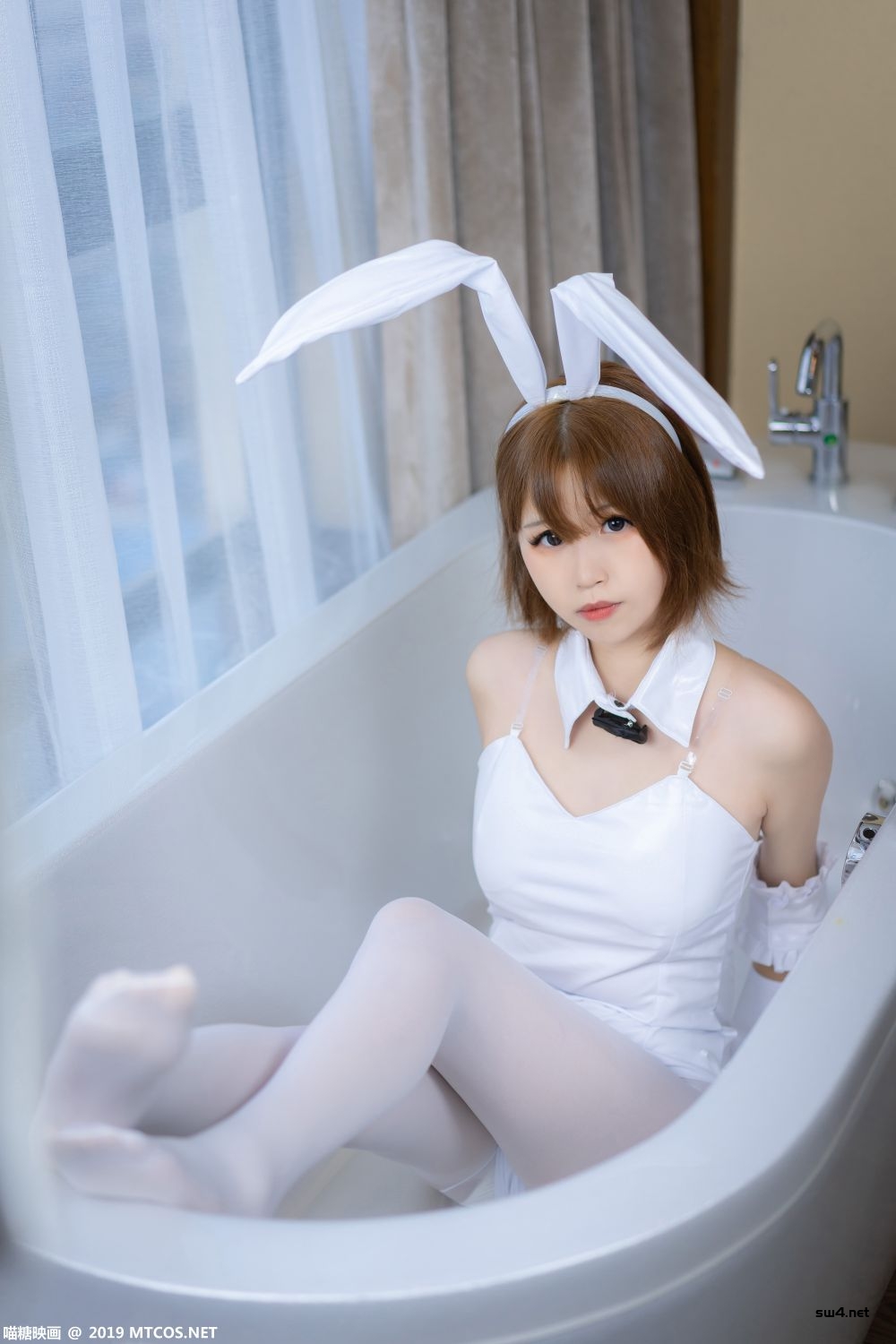 喵糖映画 VOL.041 白色兔女郎-丝袜室